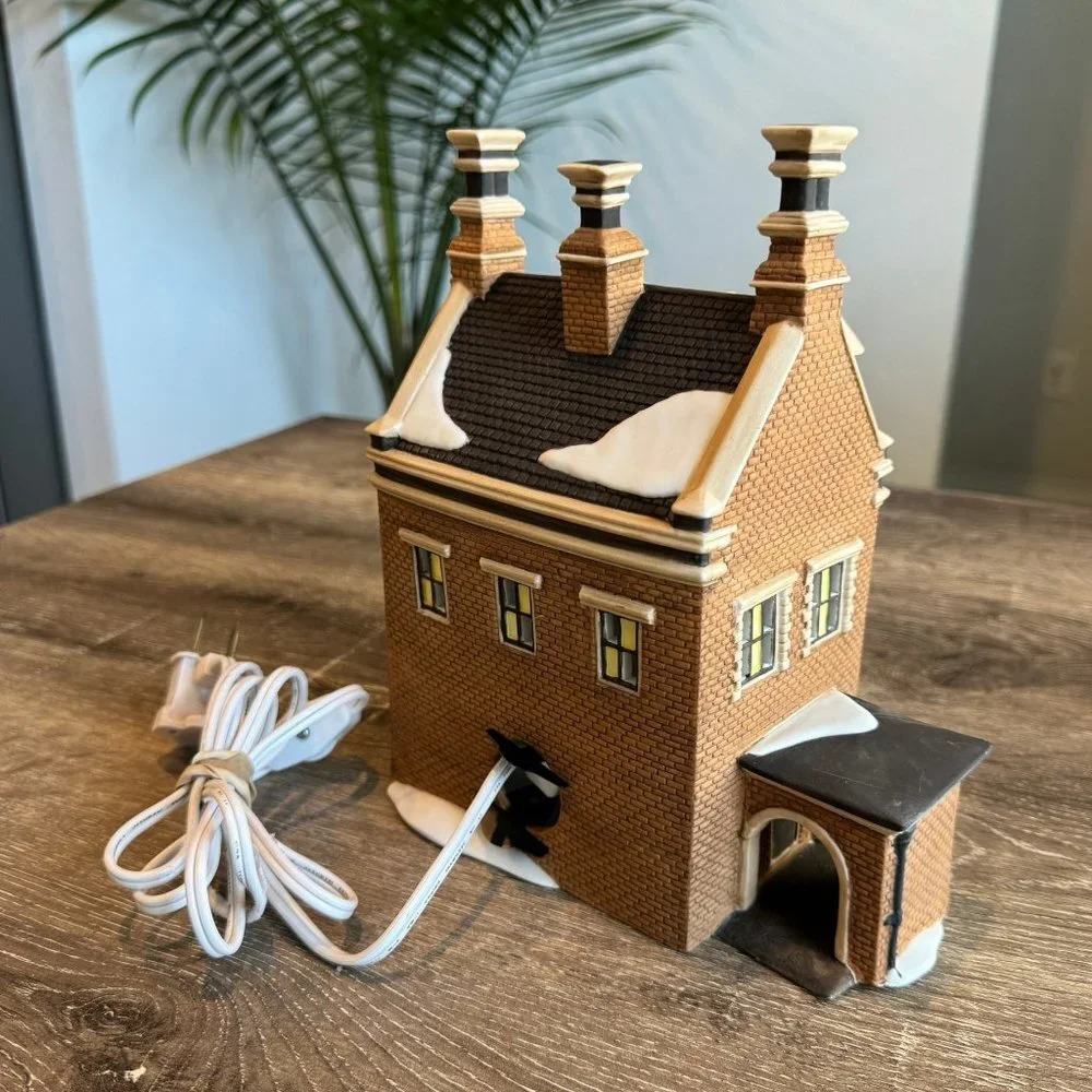 Dept 56 “DURSLEY MANOR” Christmas Village Collection.